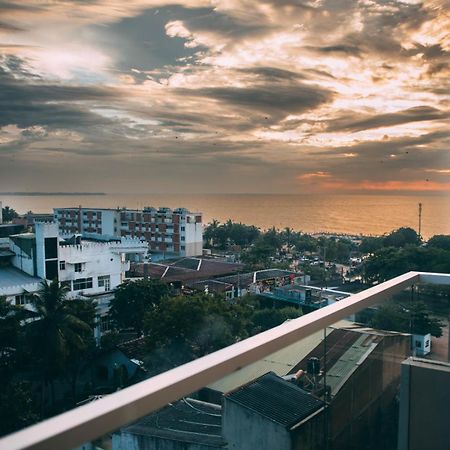 Ocean Breeze Residence Negombo Buitenkant foto