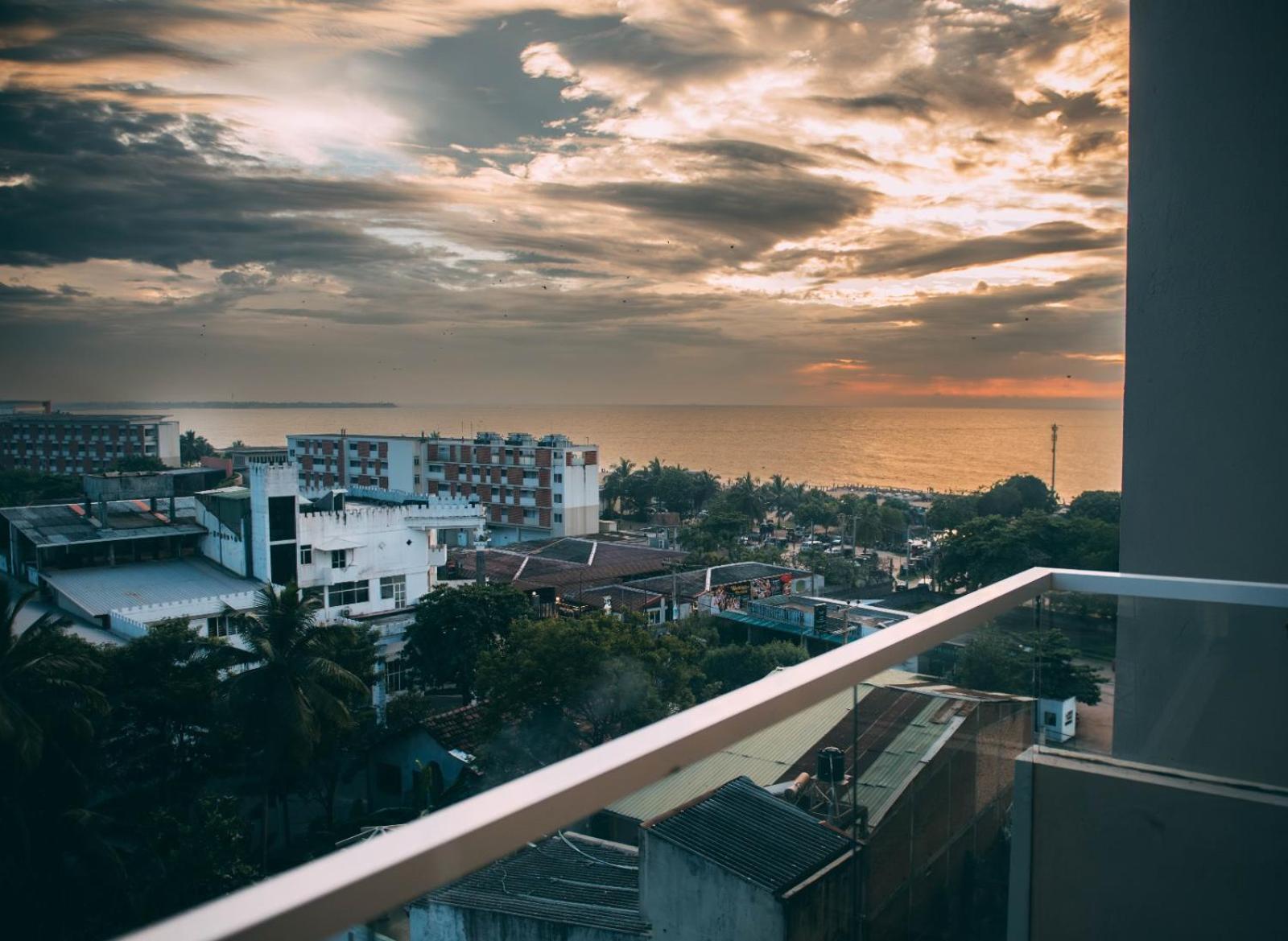 Ocean Breeze Residence Negombo Buitenkant foto